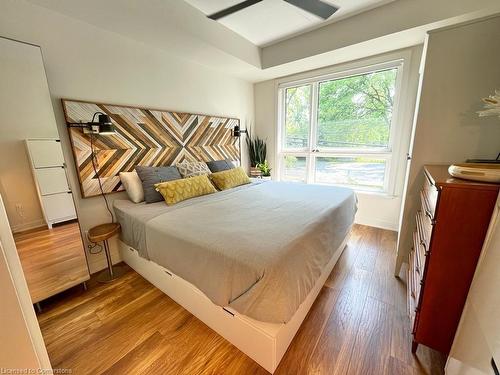 207-320 Plains Road E, Burlington, ON - Indoor Photo Showing Bedroom