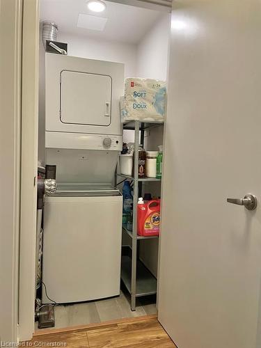 207-320 Plains Road E, Burlington, ON - Indoor Photo Showing Laundry Room