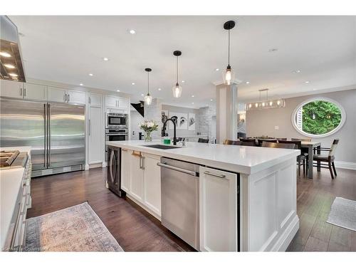 18 St Anns Court, Ancaster, ON - Indoor Photo Showing Kitchen With Upgraded Kitchen