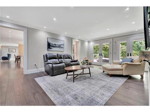 18 St Anns Court, Ancaster, ON - Indoor Photo Showing Living Room