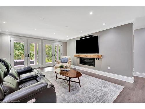 18 St Anns Court, Ancaster, ON - Indoor Photo Showing Living Room With Fireplace