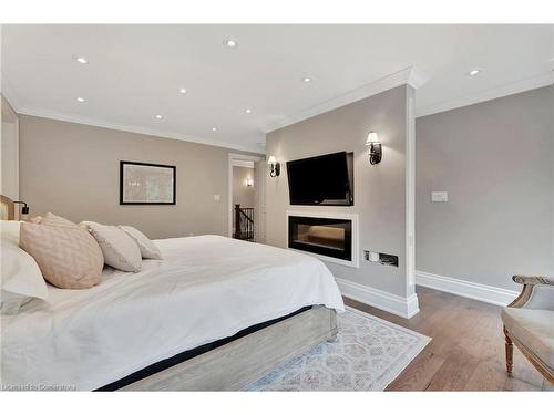 18 St Anns Court, Ancaster, ON - Indoor Photo Showing Bedroom