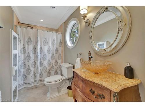 18 St Anns Court, Ancaster, ON - Indoor Photo Showing Bathroom