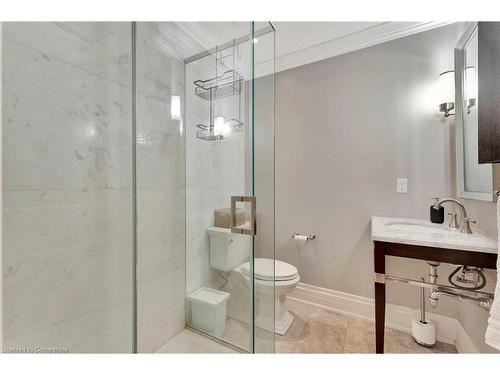 18 St Anns Court, Ancaster, ON - Indoor Photo Showing Bathroom