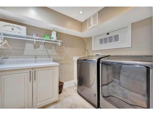 18 St Anns Court, Ancaster, ON - Indoor Photo Showing Laundry Room