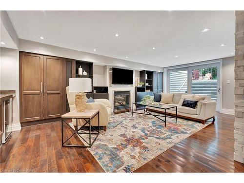 18 St Anns Court, Ancaster, ON - Indoor Photo Showing Living Room With Fireplace