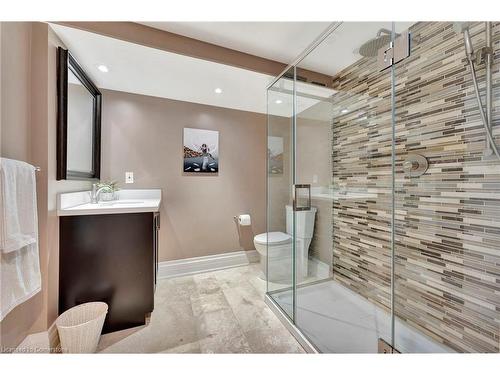 18 St Anns Court, Ancaster, ON - Indoor Photo Showing Bathroom