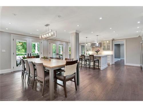 18 St Anns Court, Ancaster, ON - Indoor Photo Showing Dining Room