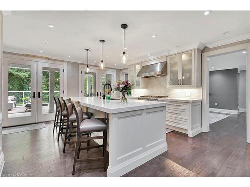 18 St Anns Court, Ancaster, ON - Indoor Photo Showing Kitchen With Upgraded Kitchen