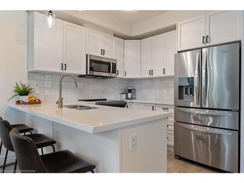 103 Summerberry Way, Hamilton, ON - Indoor Photo Showing Kitchen With Double Sink With Upgraded Kitchen