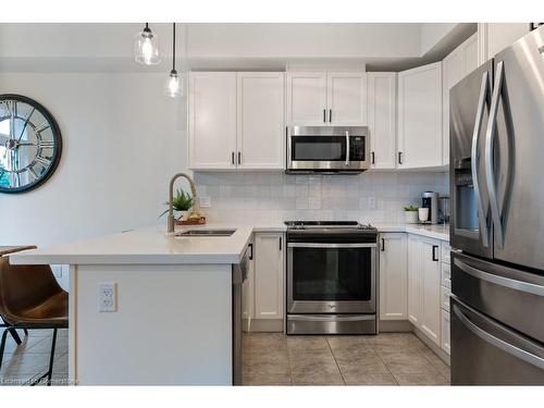 103 Summerberry Way, Hamilton, ON - Indoor Photo Showing Kitchen With Upgraded Kitchen