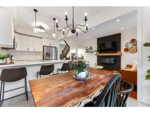 103 Summerberry Way, Hamilton, ON - Indoor Photo Showing Kitchen With Upgraded Kitchen