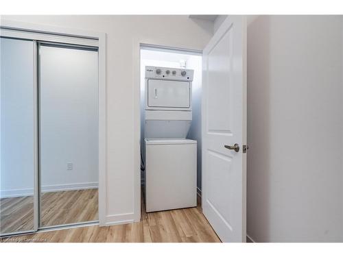 902-470 Dundas Street E, Waterdown, ON - Indoor Photo Showing Laundry Room