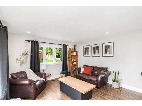 43774 Hwy 3, Wainfleet, ON - Indoor Photo Showing Living Room