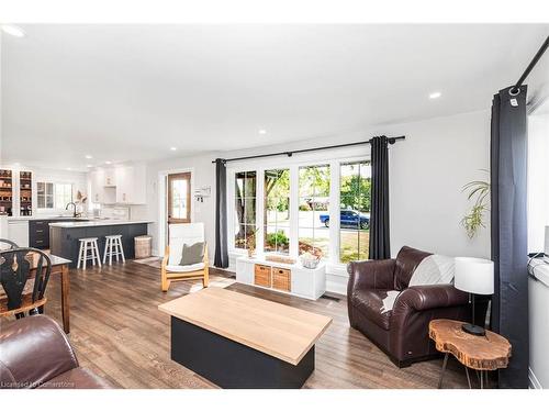 43774 Hwy 3, Wainfleet, ON - Indoor Photo Showing Living Room