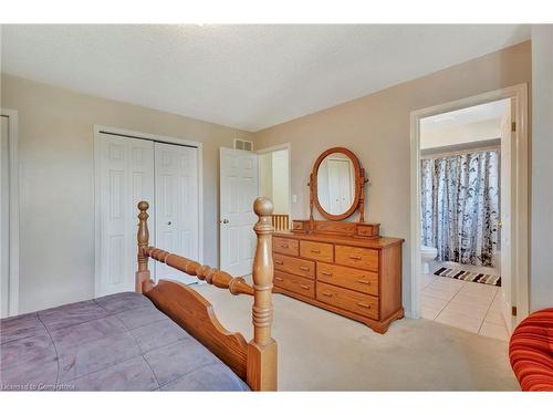 30 Meadowpoint Drive, Hamilton, ON - Indoor Photo Showing Bedroom