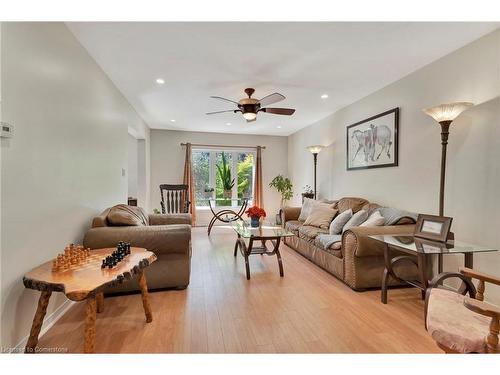 30 Meadowpoint Drive, Hamilton, ON - Indoor Photo Showing Living Room