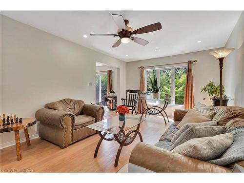 30 Meadowpoint Drive, Hamilton, ON - Indoor Photo Showing Living Room