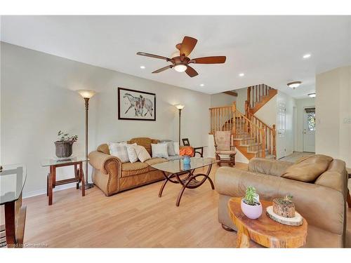 30 Meadowpoint Drive, Hamilton, ON - Indoor Photo Showing Living Room