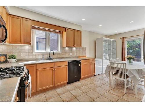 30 Meadowpoint Drive, Hamilton, ON - Indoor Photo Showing Kitchen