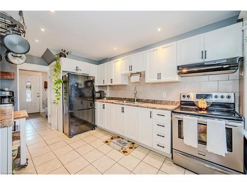 100 Crosthwaite Avenue N, Hamilton, ON - Indoor Photo Showing Kitchen