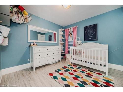 100 Crosthwaite Avenue N, Hamilton, ON - Indoor Photo Showing Bedroom