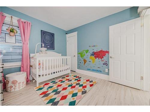 100 Crosthwaite Avenue N, Hamilton, ON - Indoor Photo Showing Bedroom