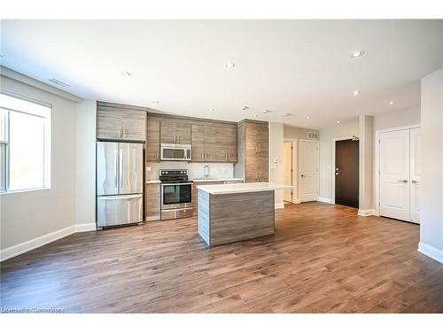 208-2 King Street W, Dundas, ON - Indoor Photo Showing Kitchen