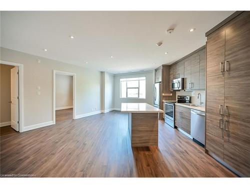 208-2 King Street W, Dundas, ON - Indoor Photo Showing Kitchen