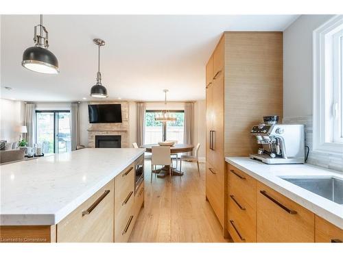 3410 Spruce Avenue, Burlington, ON - Indoor Photo Showing Kitchen