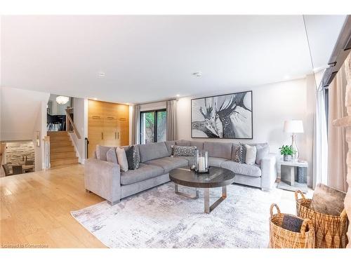 3410 Spruce Avenue, Burlington, ON - Indoor Photo Showing Living Room