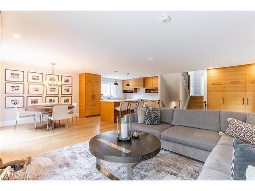 3410 Spruce Avenue, Burlington, ON - Indoor Photo Showing Living Room