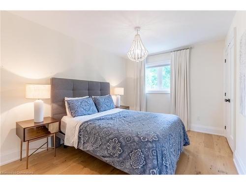 3410 Spruce Avenue, Burlington, ON - Indoor Photo Showing Bedroom