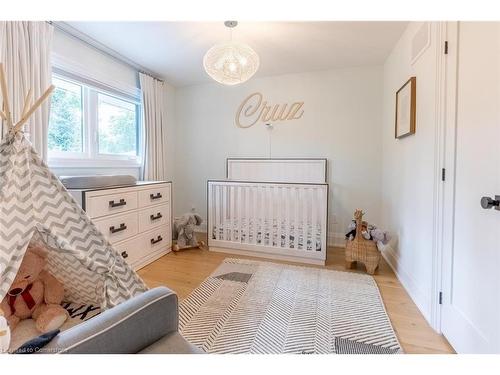 3410 Spruce Avenue, Burlington, ON - Indoor Photo Showing Bedroom