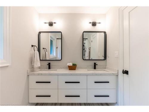 3410 Spruce Avenue, Burlington, ON - Indoor Photo Showing Bathroom