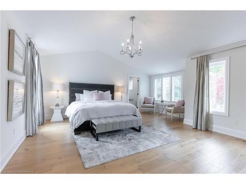 3410 Spruce Avenue, Burlington, ON - Indoor Photo Showing Bedroom