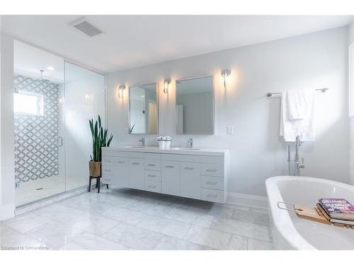 3410 Spruce Avenue, Burlington, ON - Indoor Photo Showing Bathroom