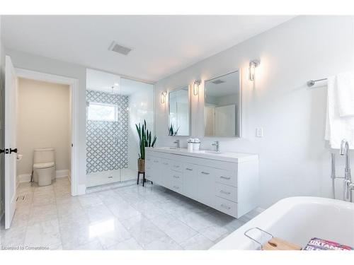 3410 Spruce Avenue, Burlington, ON - Indoor Photo Showing Bathroom