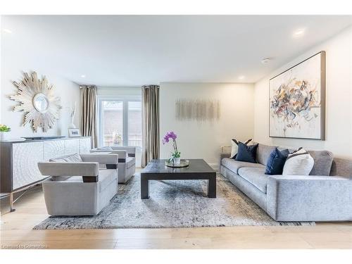 3410 Spruce Avenue, Burlington, ON - Indoor Photo Showing Living Room