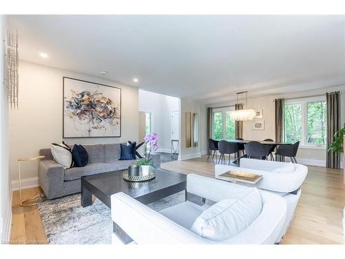 3410 Spruce Avenue, Burlington, ON - Indoor Photo Showing Living Room