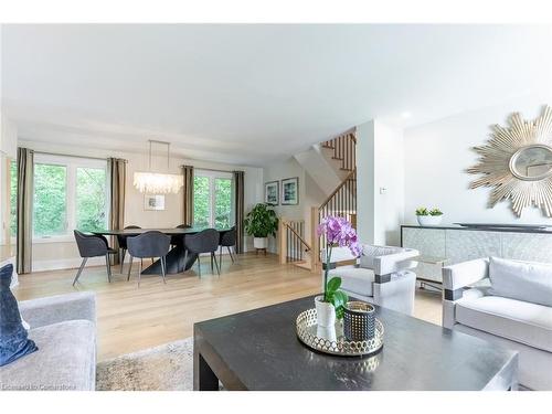 3410 Spruce Avenue, Burlington, ON - Indoor Photo Showing Living Room