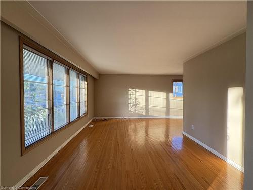 Upper-148 Oakland Drive, Hamilton, ON - Indoor Photo Showing Other Room