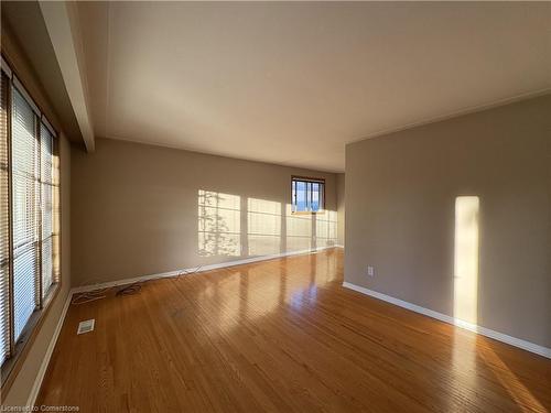 Upper-148 Oakland Drive, Hamilton, ON - Indoor Photo Showing Other Room