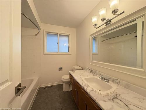 Upper-148 Oakland Drive, Hamilton, ON - Indoor Photo Showing Bathroom