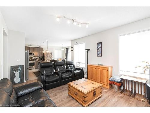 67 Larry Crescent, Caledonia, ON - Indoor Photo Showing Living Room