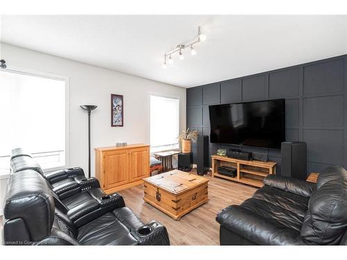 67 Larry Crescent, Caledonia, ON - Indoor Photo Showing Living Room