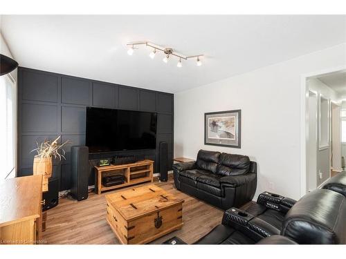 67 Larry Crescent, Caledonia, ON - Indoor Photo Showing Living Room