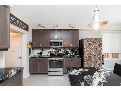 67 Larry Crescent, Caledonia, ON - Indoor Photo Showing Kitchen