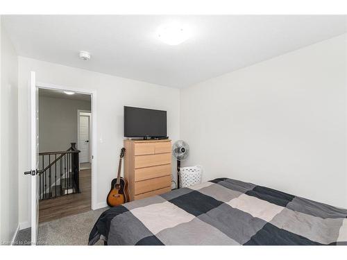 67 Larry Crescent, Caledonia, ON - Indoor Photo Showing Bedroom