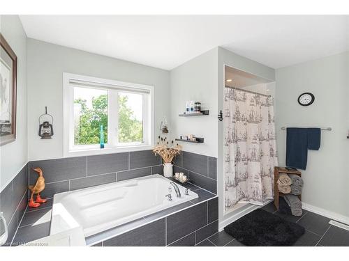 67 Larry Crescent, Caledonia, ON - Indoor Photo Showing Bathroom